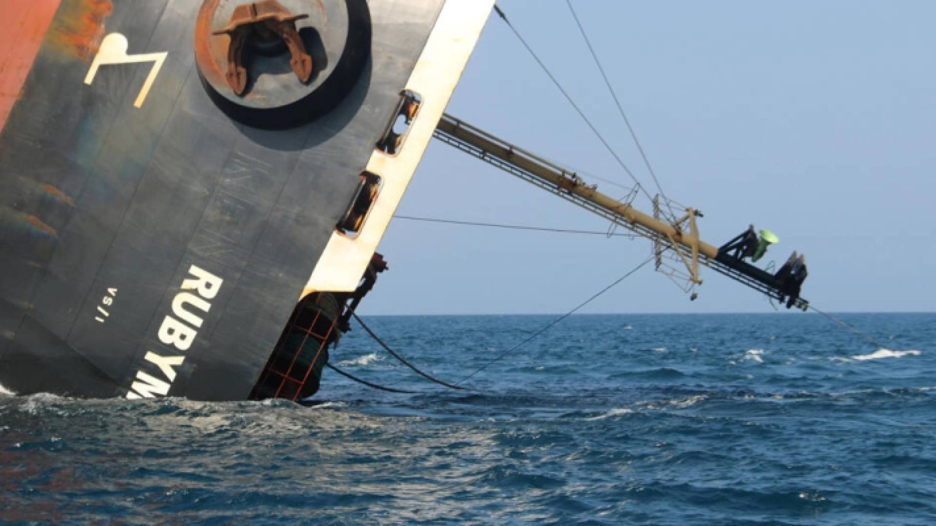 استهداف سفينة قبالة سواحل اليمن