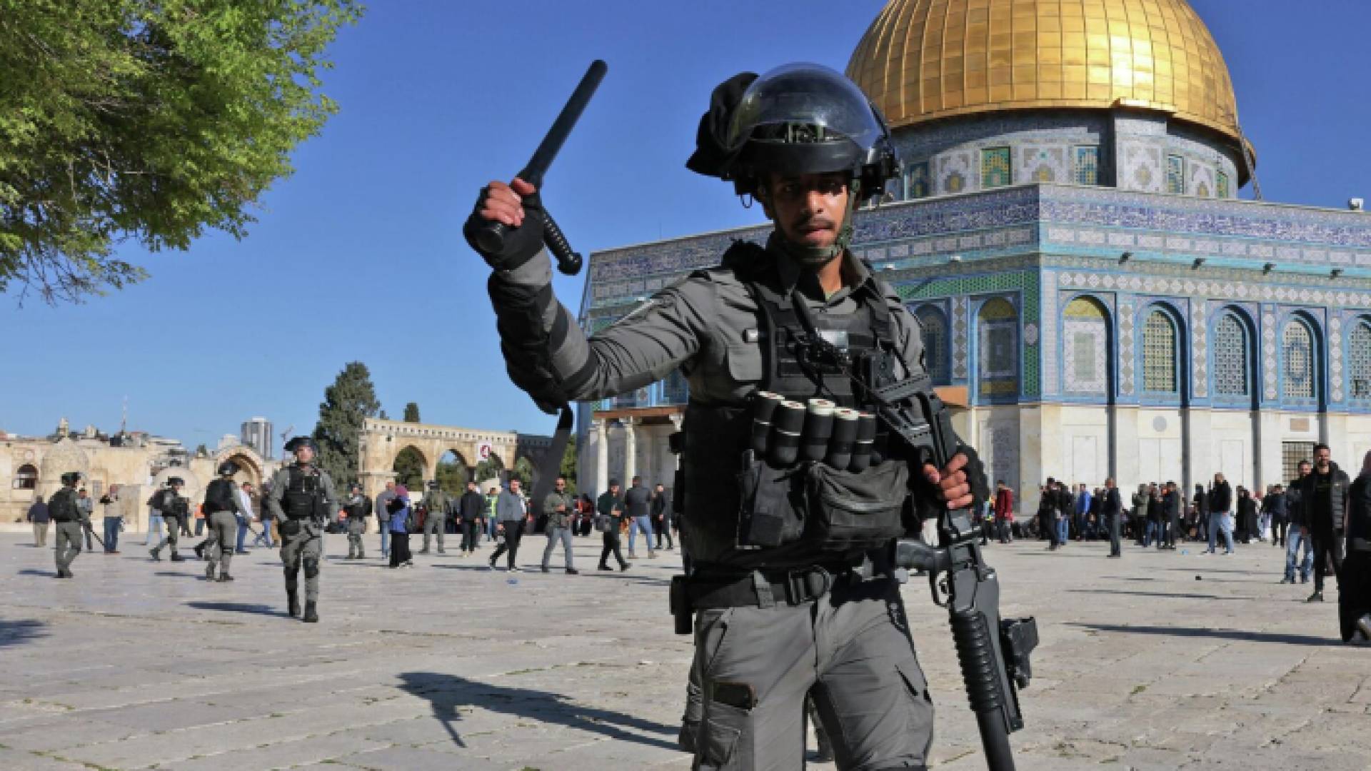 مستوطنون يقتحمون الأقصى المبارك