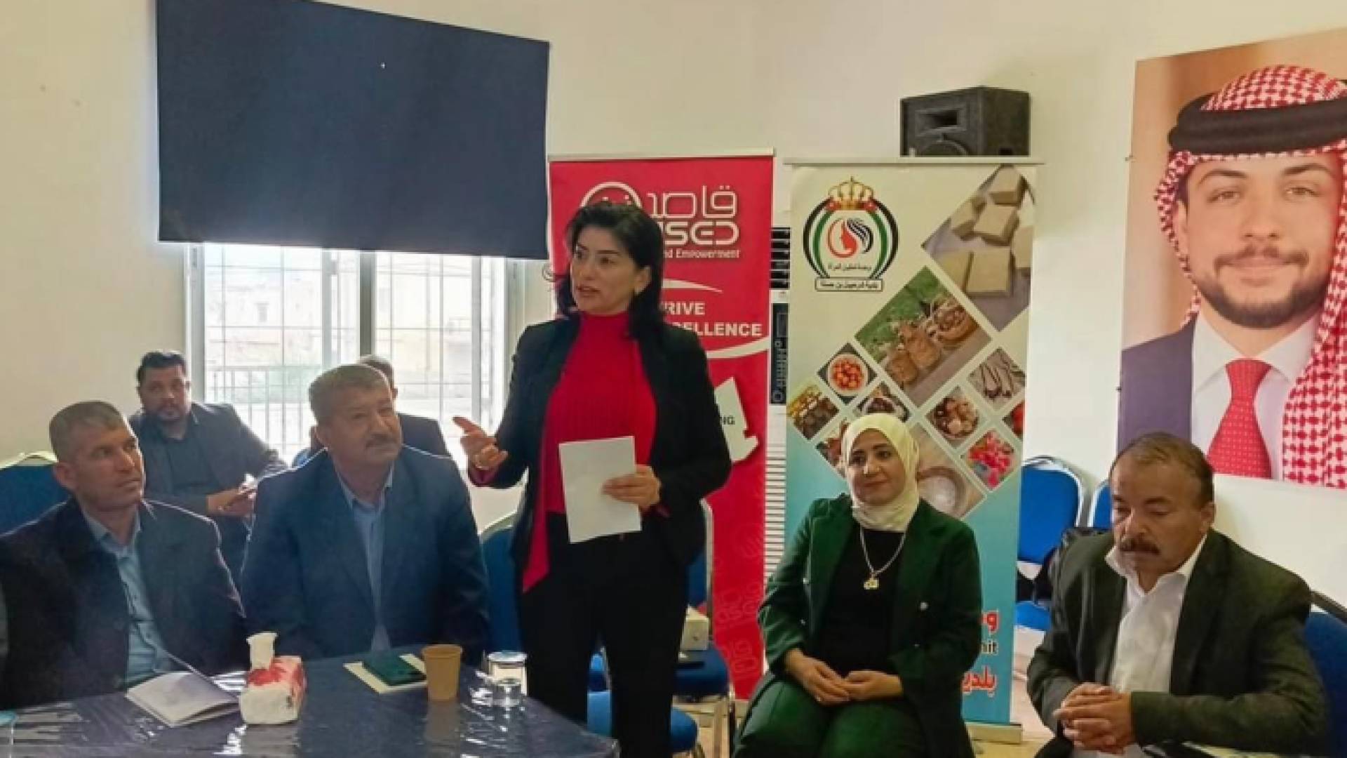 الخريشة خلال لقائه في بلدية شرحبيل بن حسنة مجموعة من الشباب