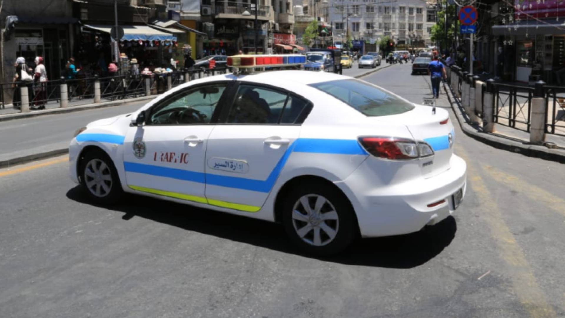 سيارة تابعة لإدارة السير