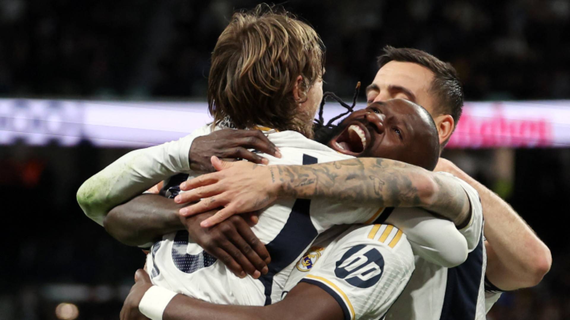 لاعبو ريال مدريد يحتفلون بهدف