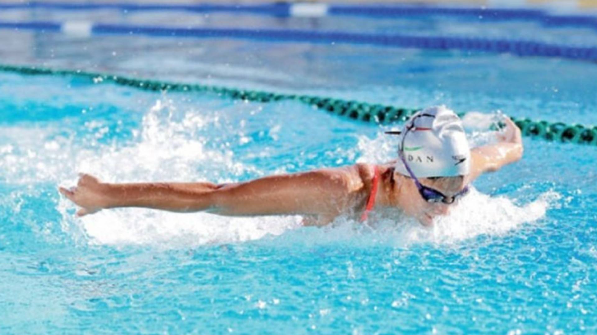 جانب من إحدى بطولات السباحة