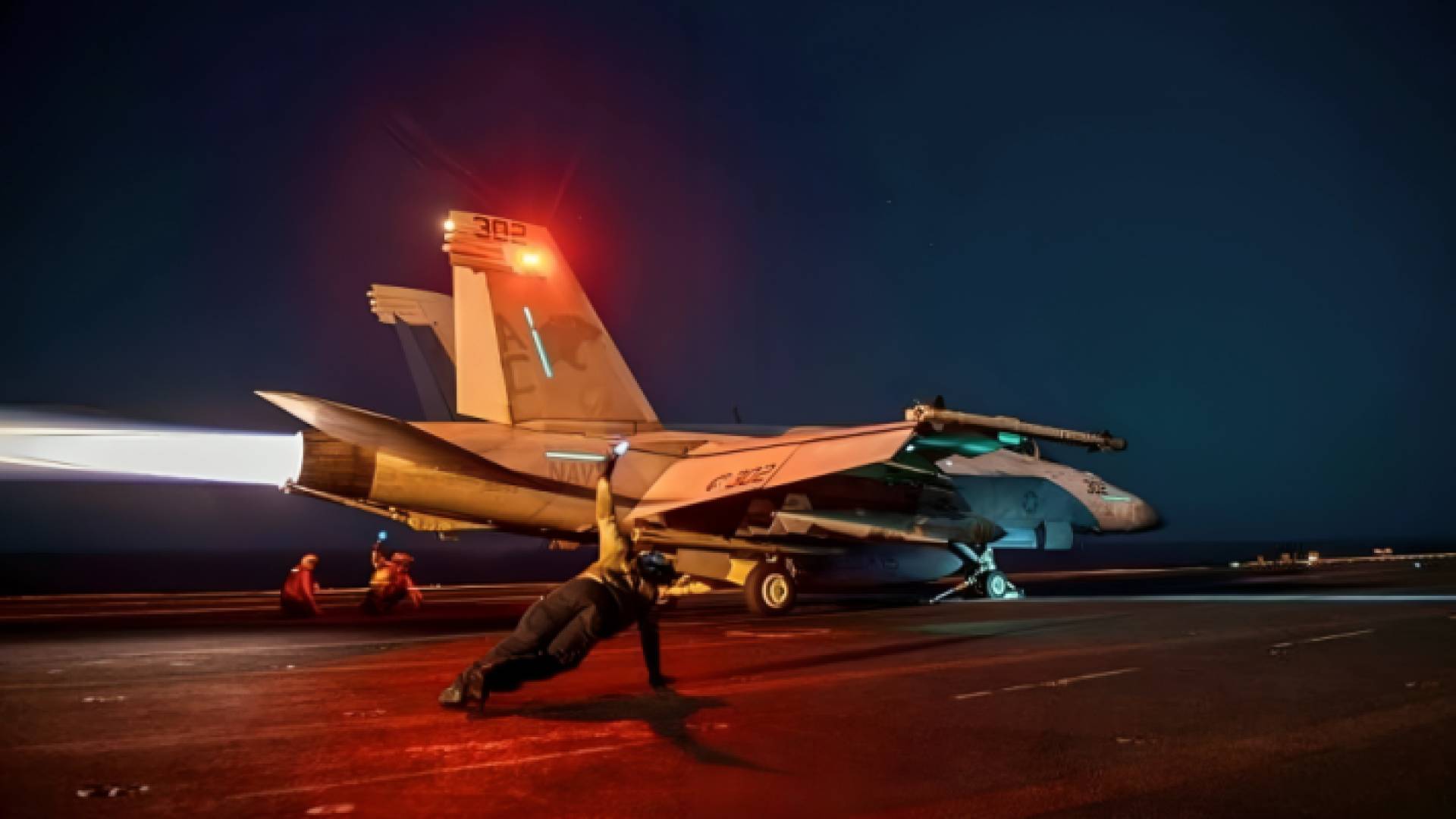 إعلام حوثي: استهداف الحديدة في اليمن بغارات أمريكية بريطانية