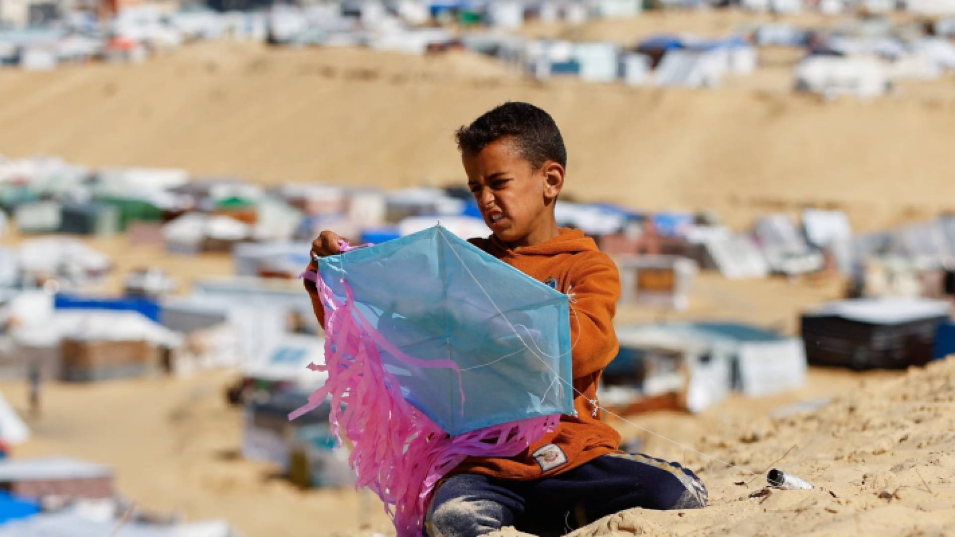 طفل نازح في مدينة رفح جنوبي قطاع غزة