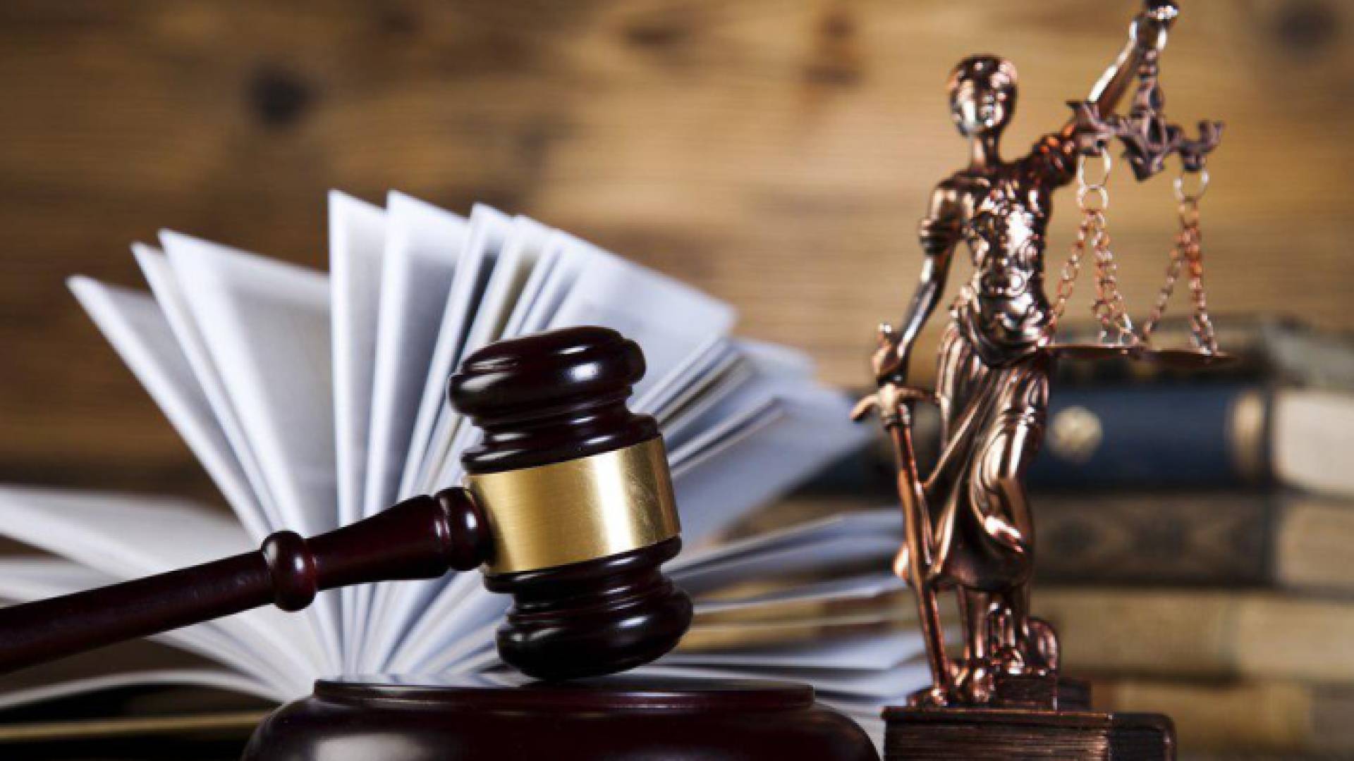 مطرقة وسندان