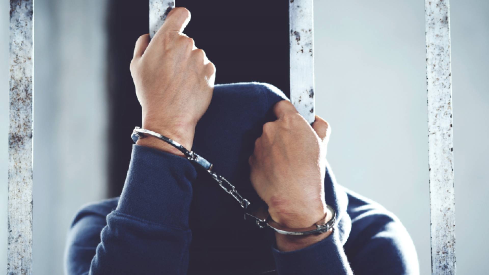 صورة تعبيرية لشخص داخل الحبس