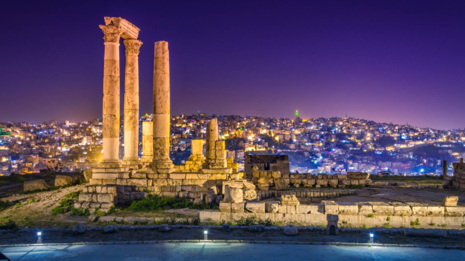 طقس غير مستقر ليل الأحد في الأردن