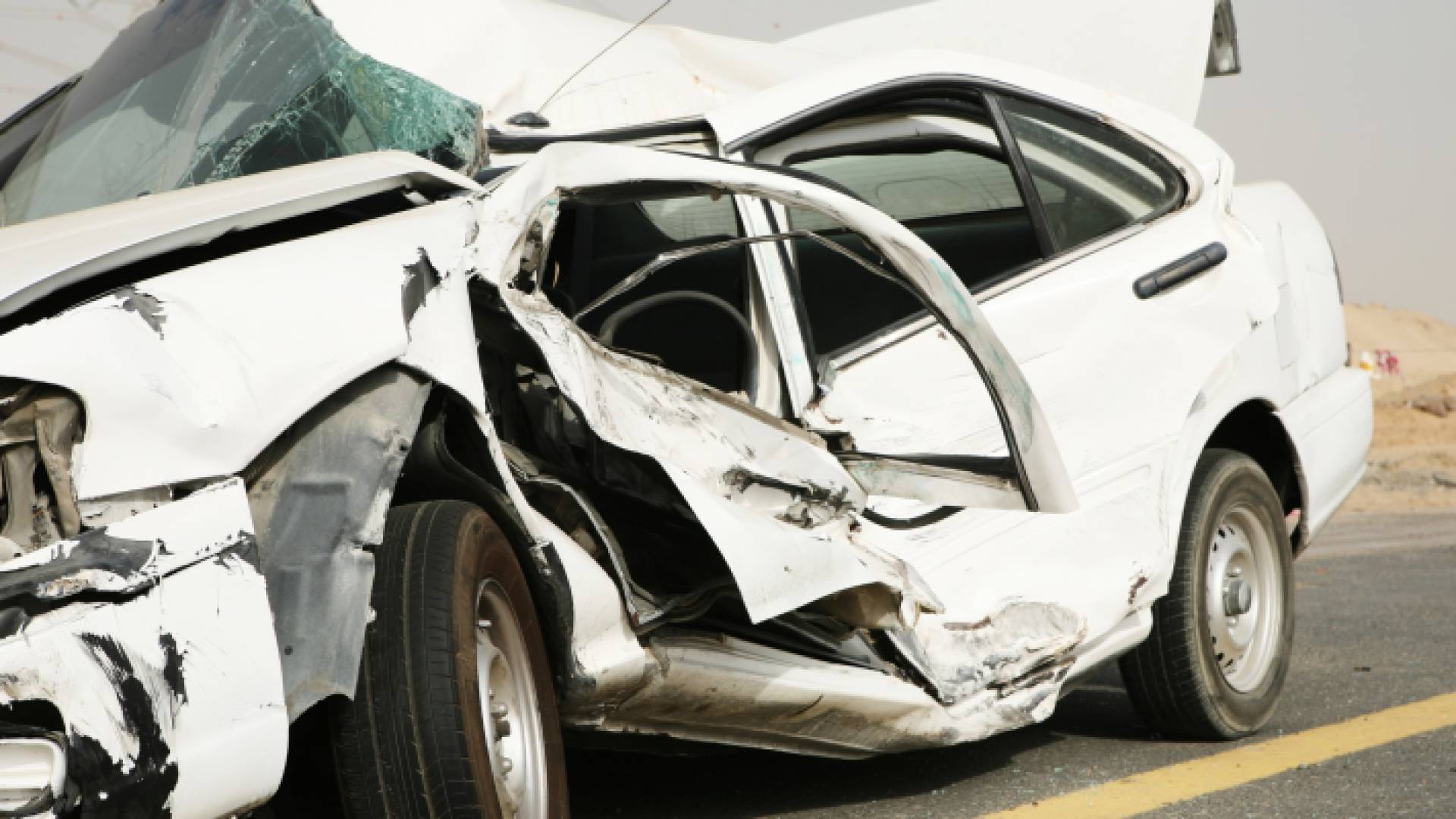 سيارة تعرضت لحادث تصادم - أرشيفية