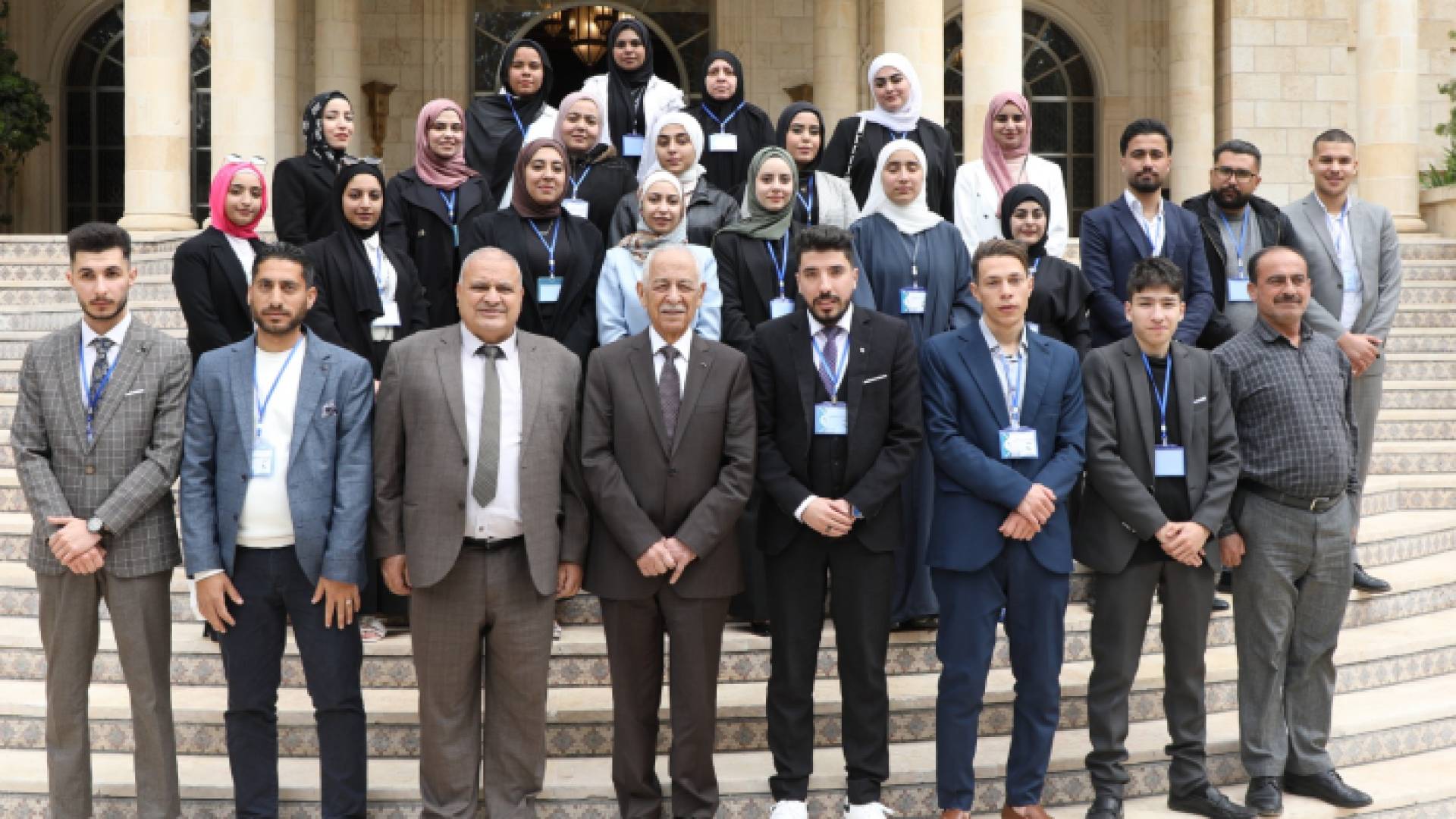 العيسوي يلتقي وفدا شبابيا من مخيم إربد