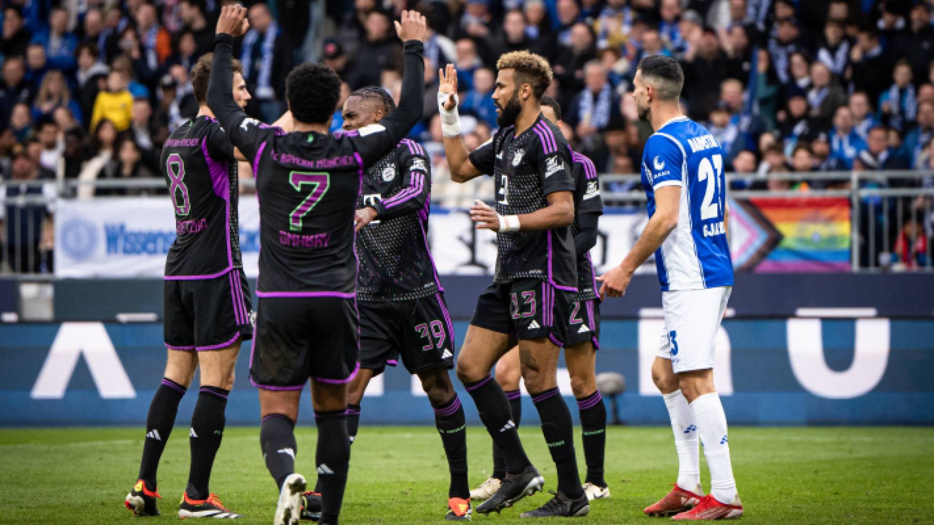 لاعبو بايرن ميونخ يحتفلون بهدف