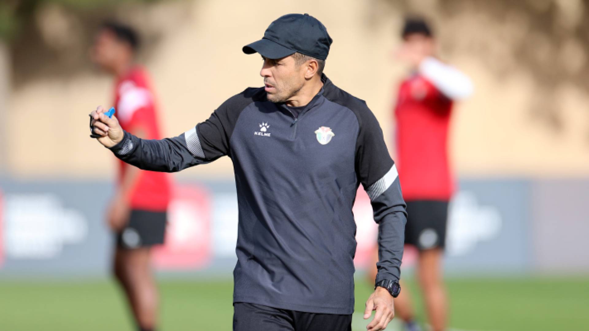 مدرب المنتخب الوطني الحسين عموتة