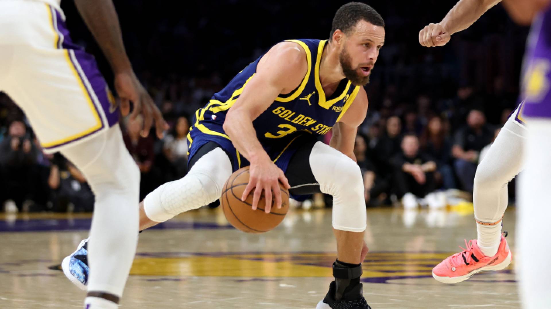 ستيفن كوري لاعب غولدن ستايت ووريرز