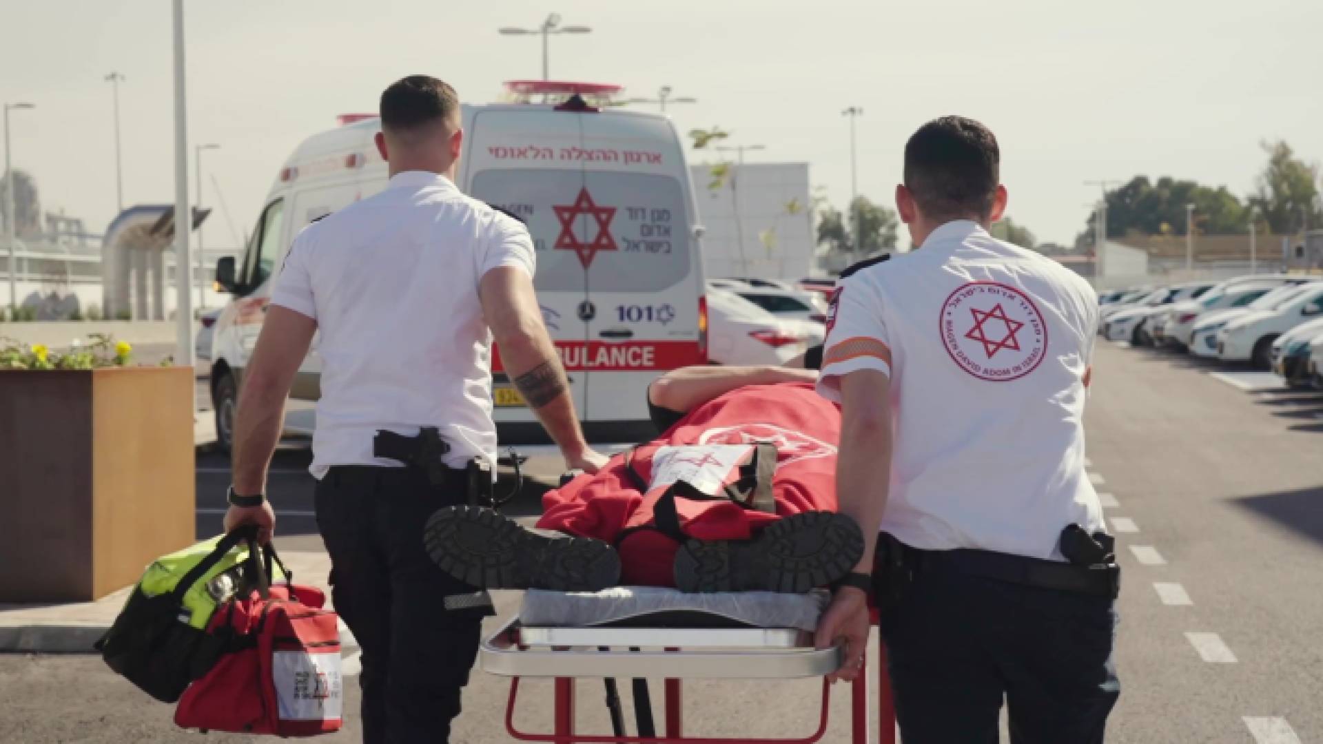 مسعفون من الاحتلال الإسرائيلي