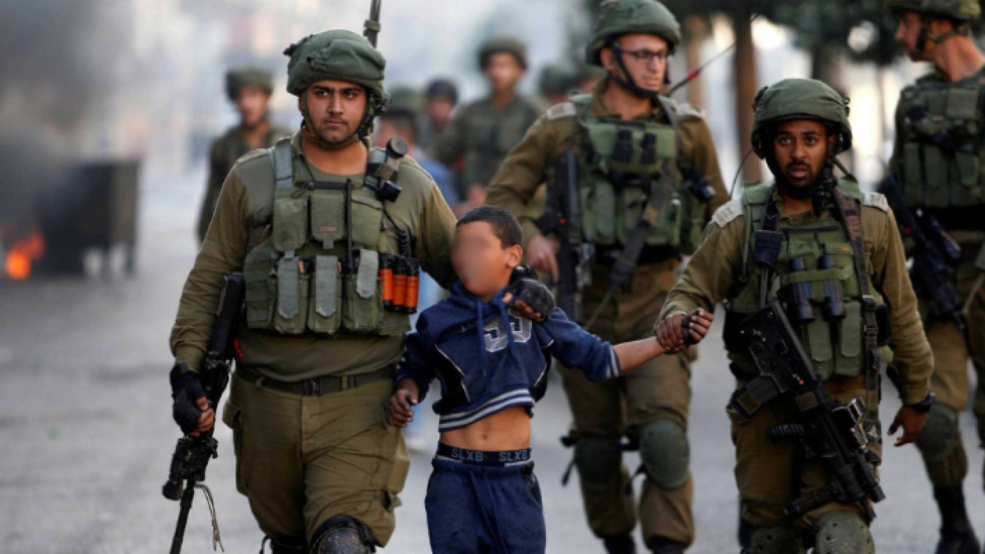 قوات الاحتلال تعتقل فلسطيني