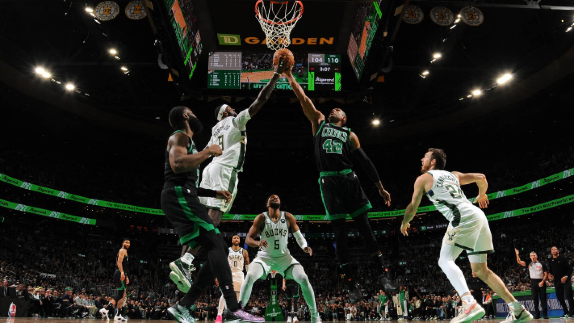جانب من مباراة بوسطن سلتيكس وميلووكي باكس