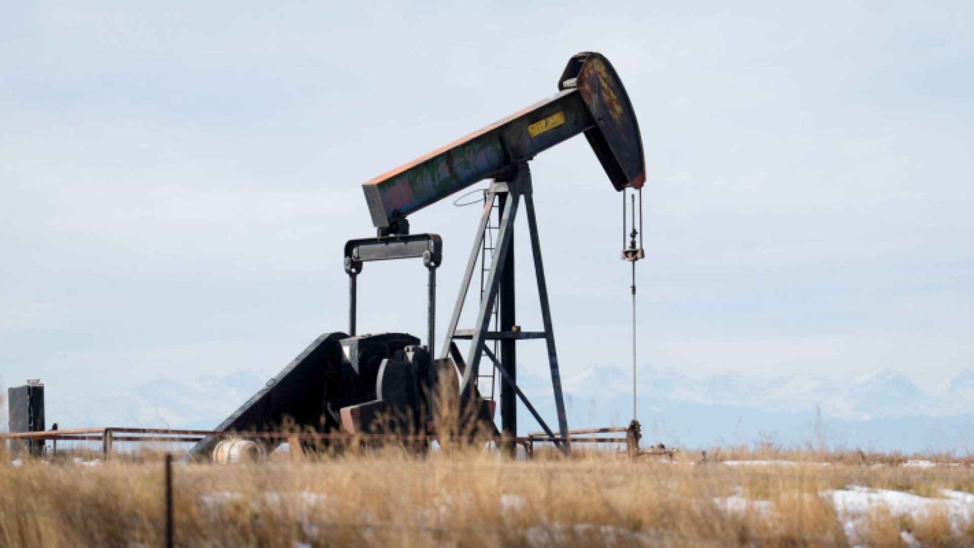 عمليات استخراج النفط - أرشيفية