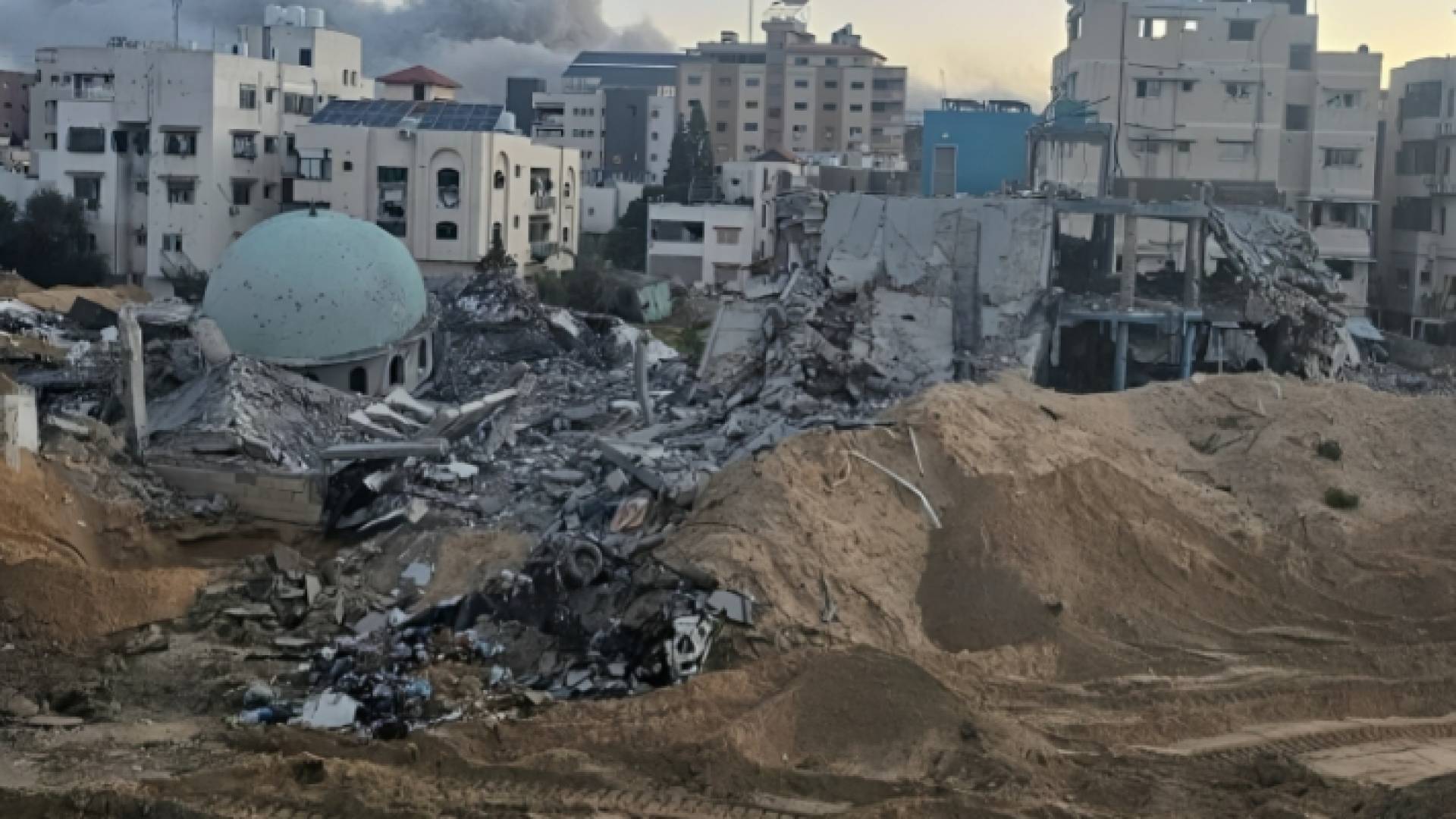 المبنى التخصصي الذي دمره الاحتلال