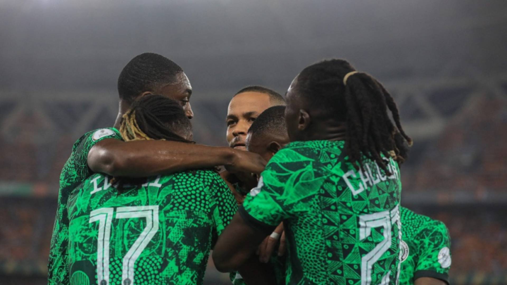 لاعبو نيجيريا يحتفلون بهدف