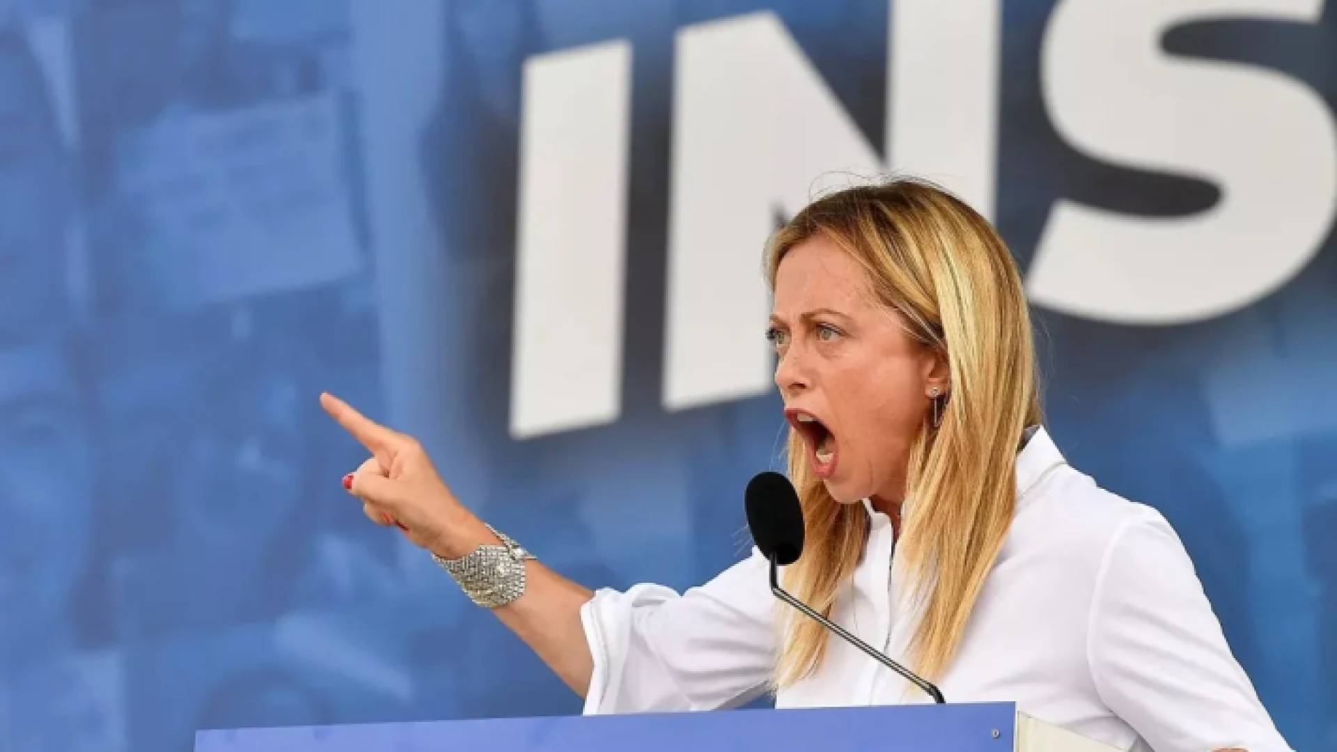 رئيسة الوزراء الإيطالية جيورجيا ميلوني ترفع صوتها ضد جرائم الابتزاز