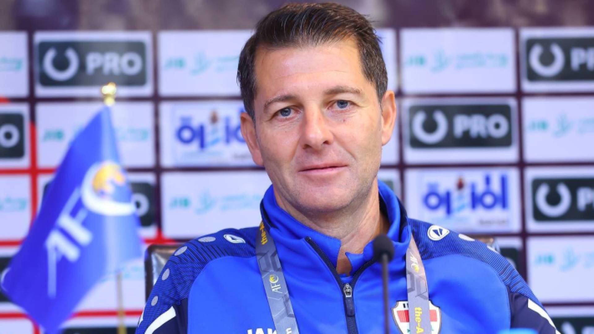 من مؤتمر صحفي