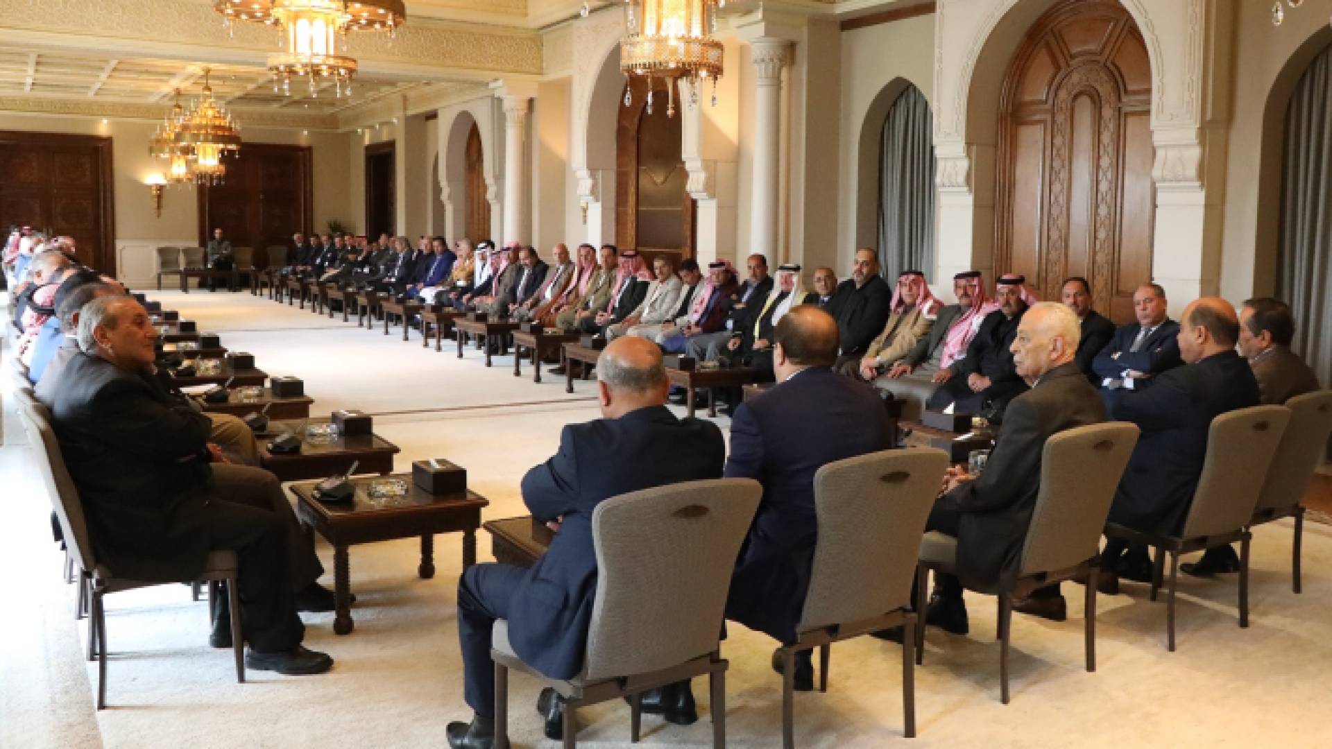 لقاء العيسوي وفدا من وجهاء بني حسن