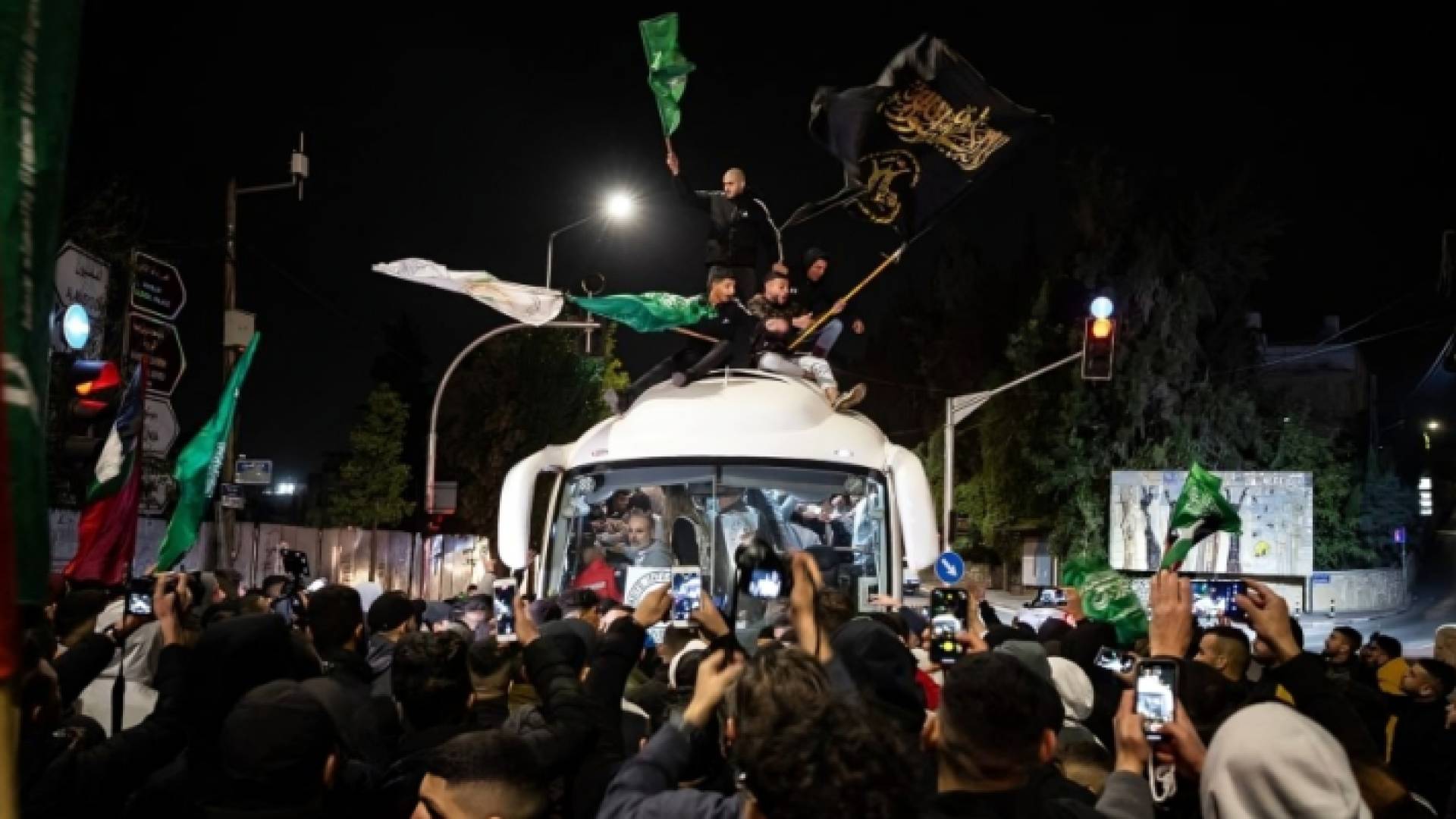 أسرى فلسطينيون محررون ضمن الصفقة الاولى