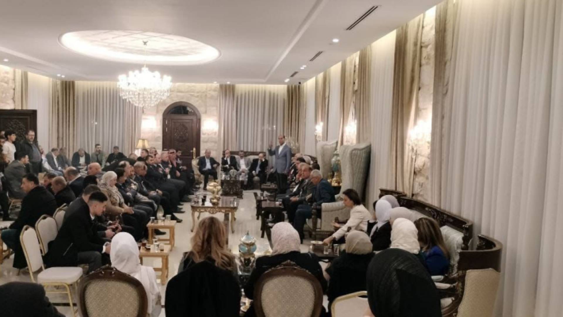 خلال لقاء حزب الميثاق مع اعضاءه في لواء بني عبيد