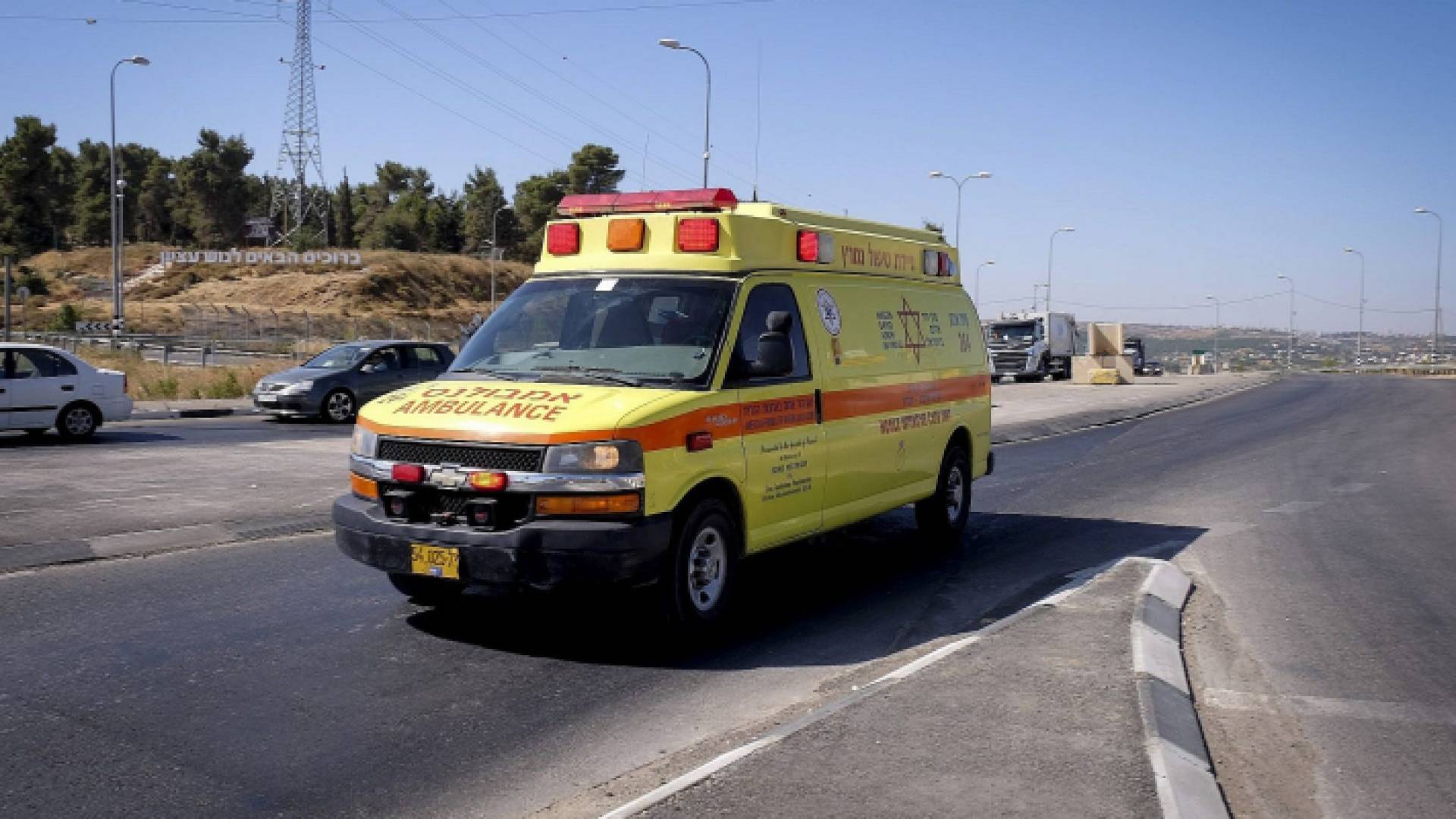 سيارة اسعاف تابعة لنجمة داوود