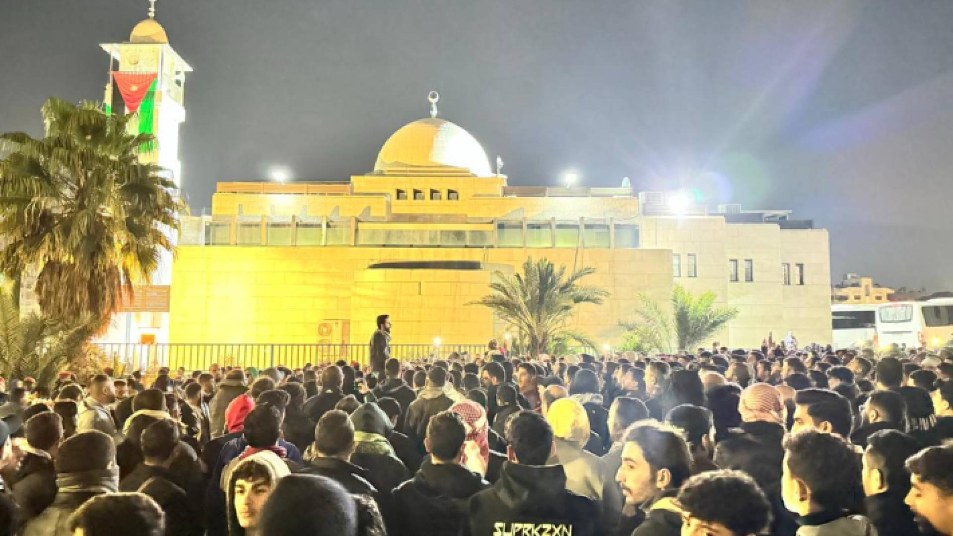 المشاركون في الوقفة الاحتجاجية بالقرب من الكالوتي