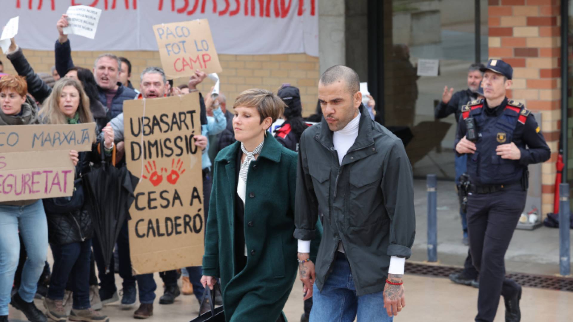 لحظة خروج داني ألفيش من السجن بكفالة