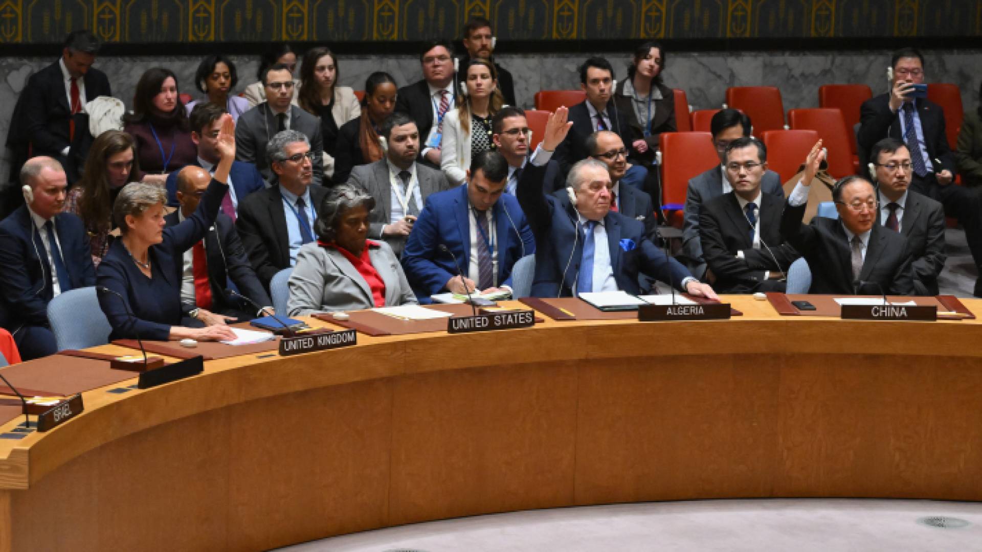 لحظة تصويت مجلس الأمن على قرار وقف إطلاق فوري للنار في قطاع غزة