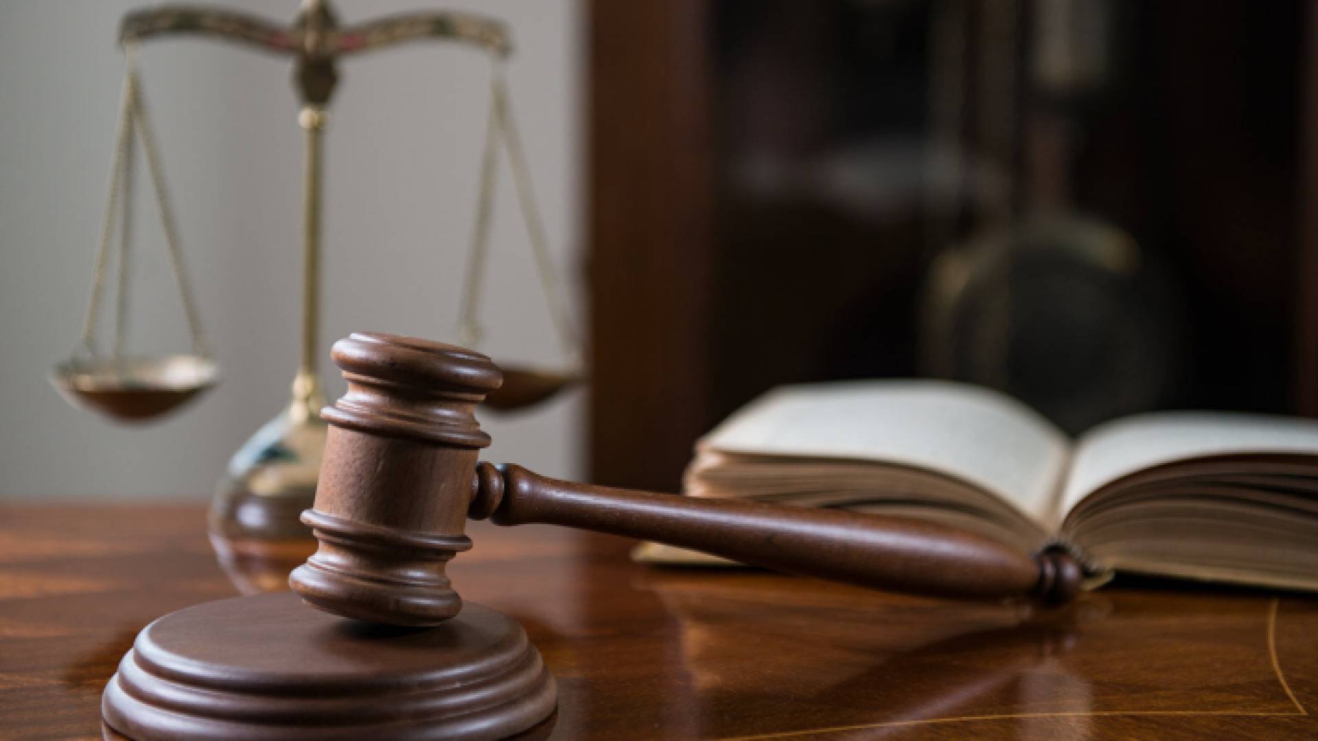 مطرقة محكمة