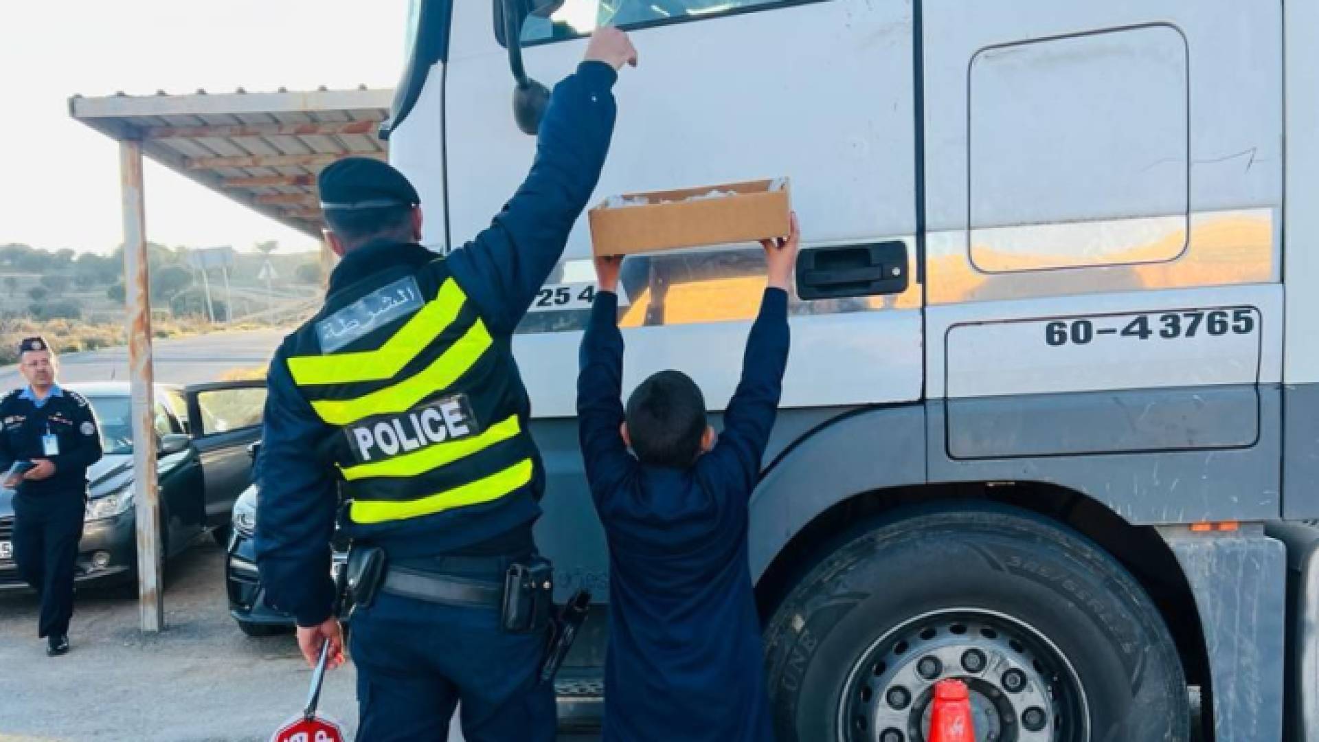 رجل أمن خلال مبادرة "فطر صائم"