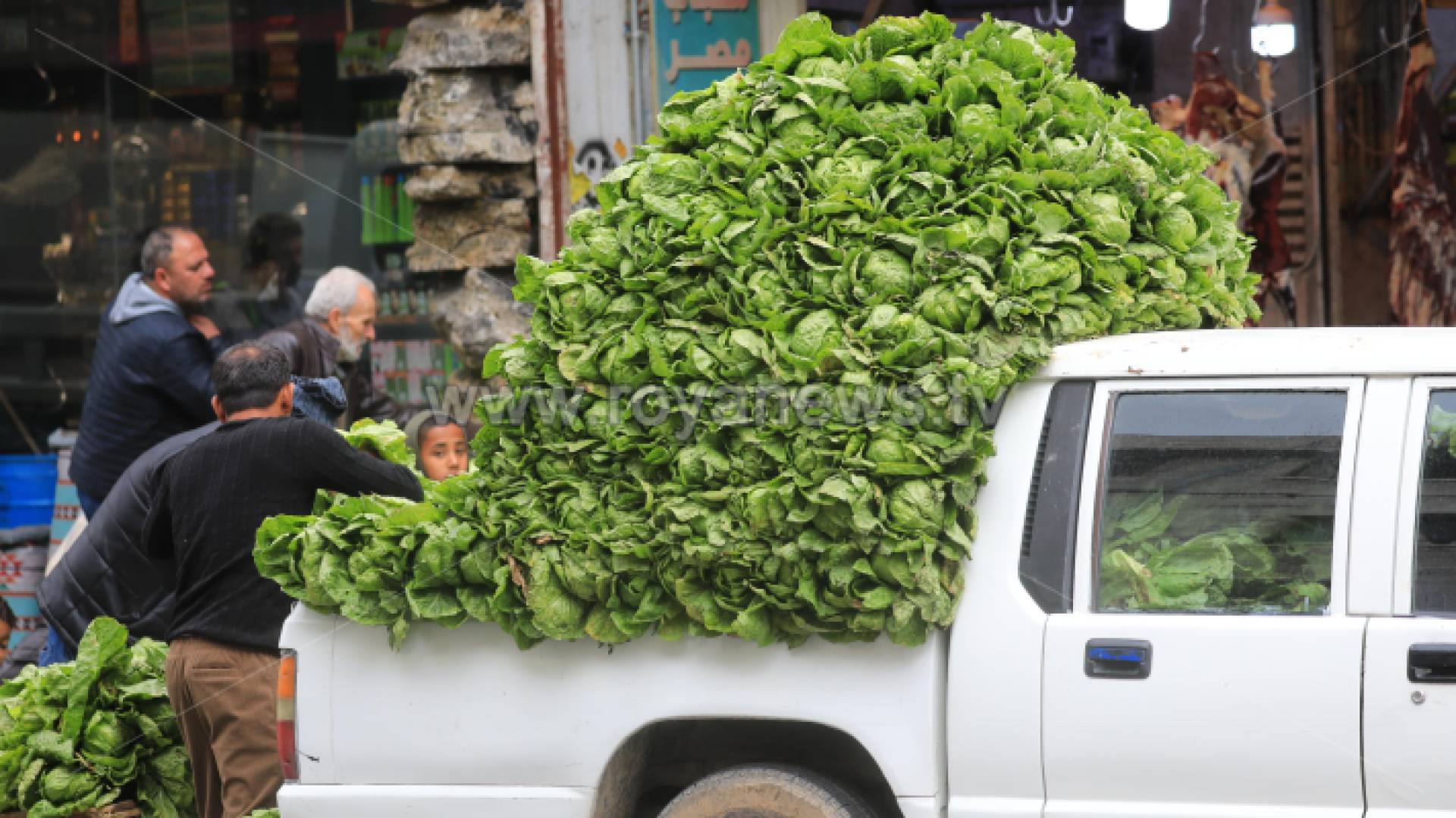 سيارة محملة بالخضار "أرشيفية"