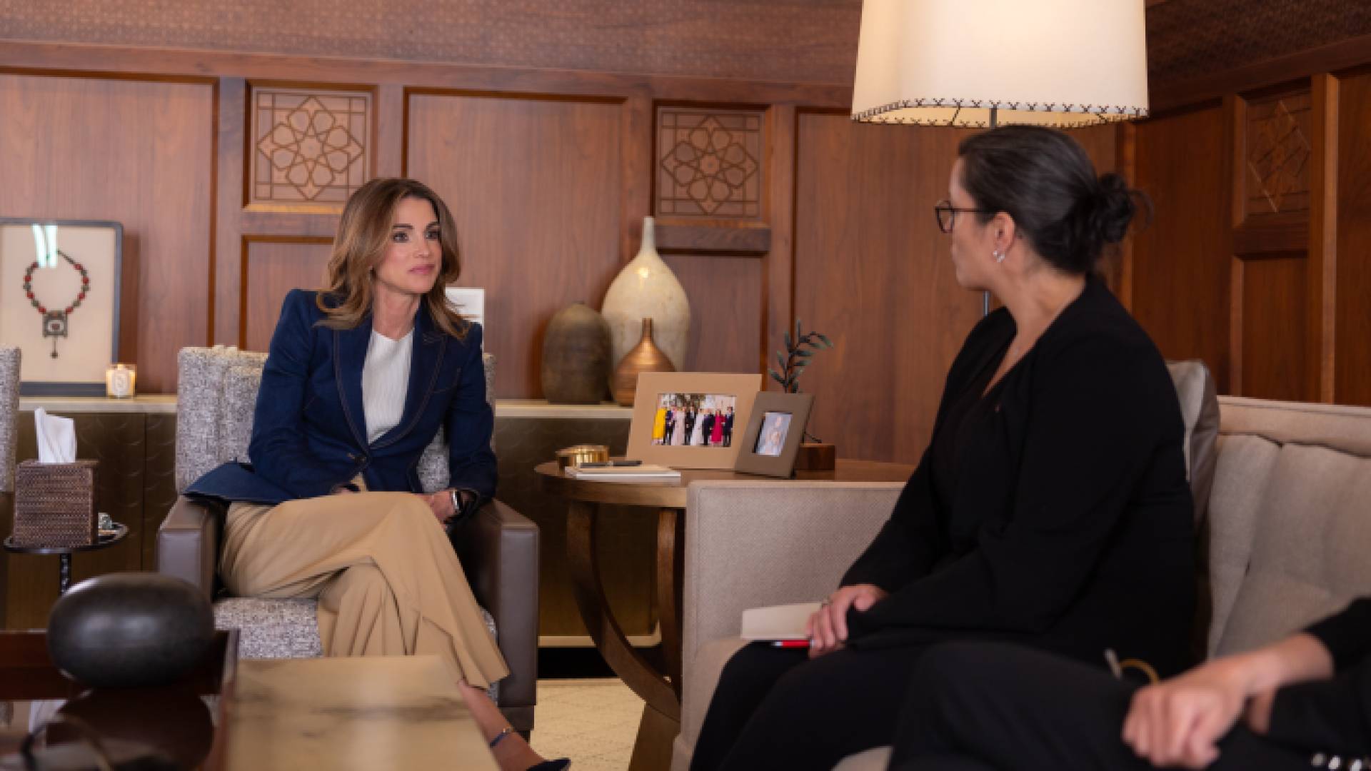 جانب من لقاء الملكة رانيا العبدالله بالرئيس التنفيذي لمنظمة إنقاذ الطفل الدولية انجير اشنغ