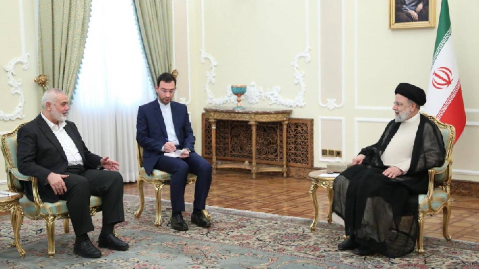 جانب من لقاء رئيس المكتب السياسي لحركة حماس إسماعيل هنية مع الرئيس الإيراني إبراهيم رئيسي