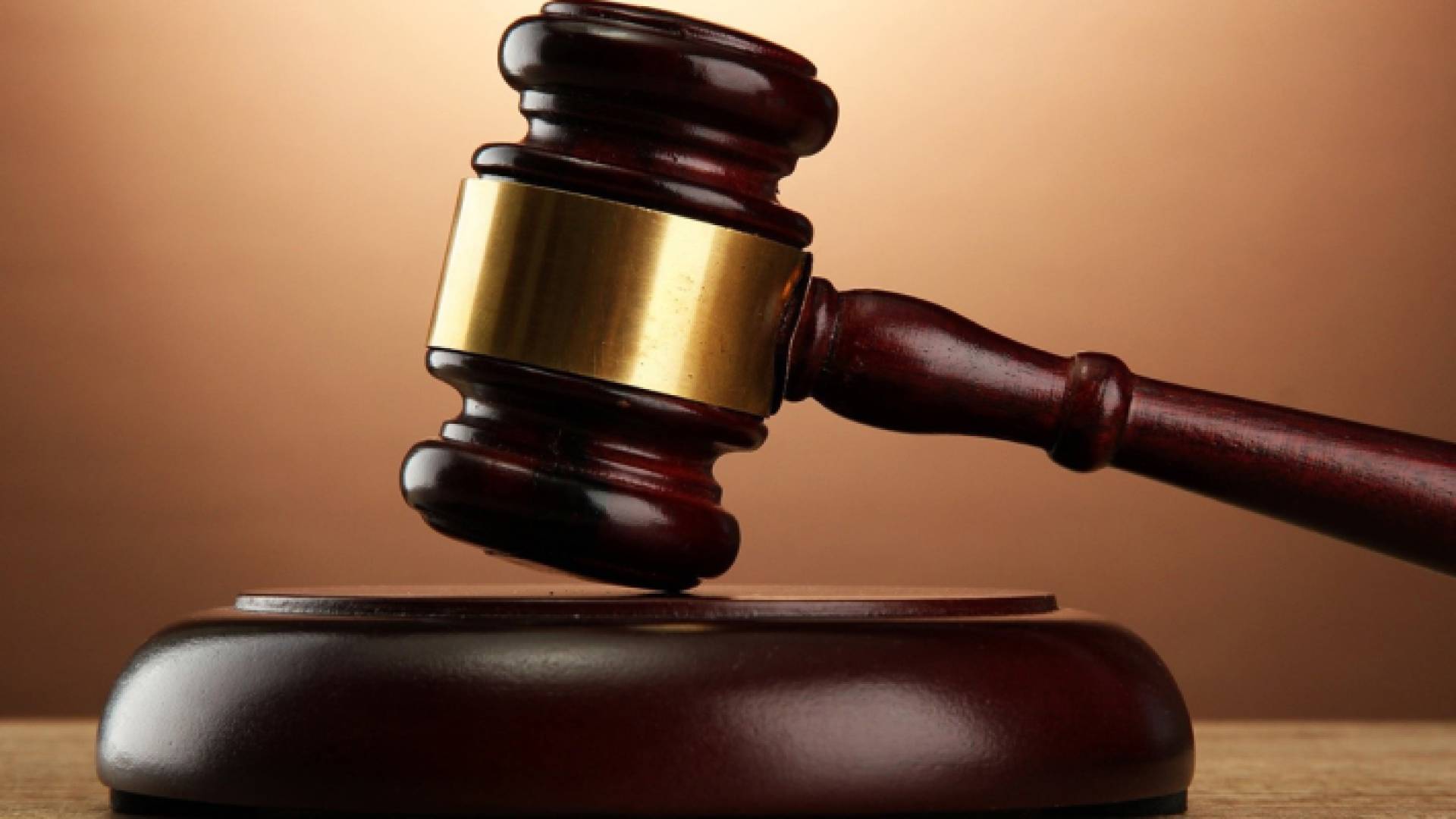 مطرقة قاض وسندان - تعبيرية