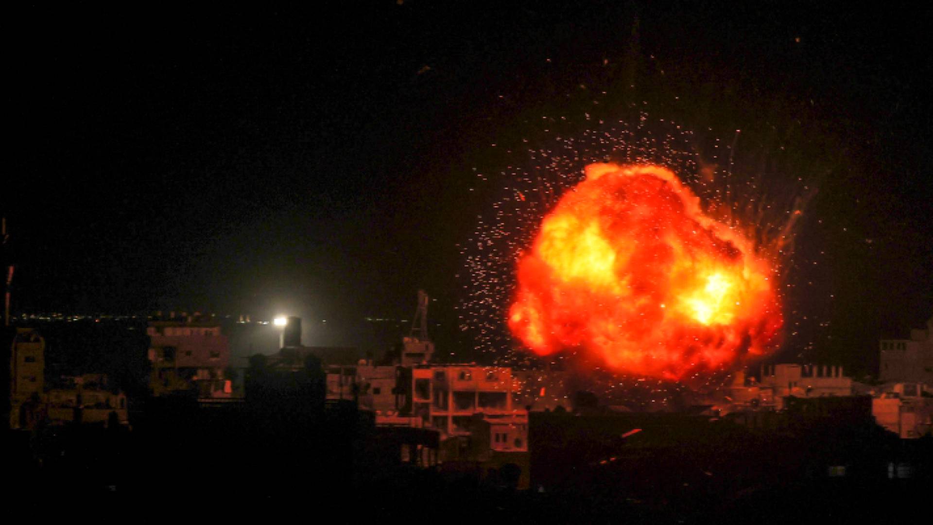 قصف عنيف على قطاع غزة