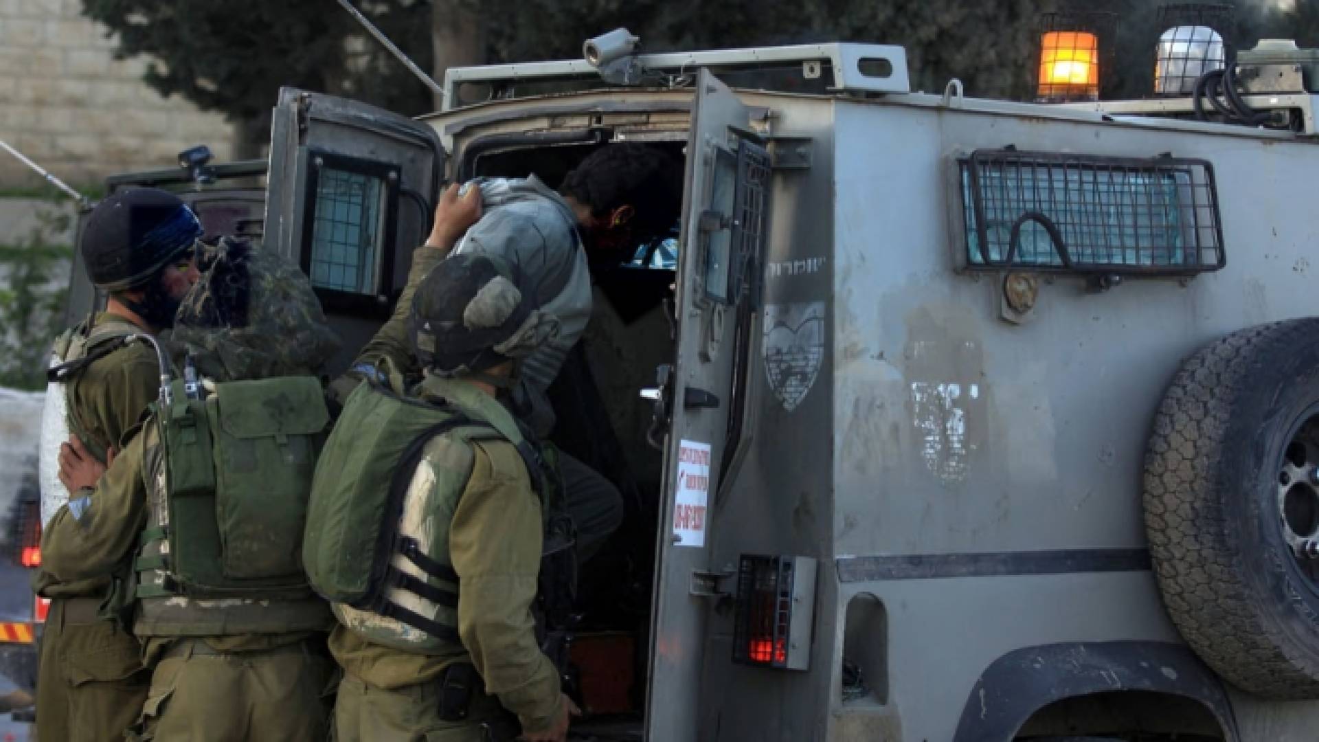 قوات الاحتلال تعتقل مقدسيين بوقت سابق