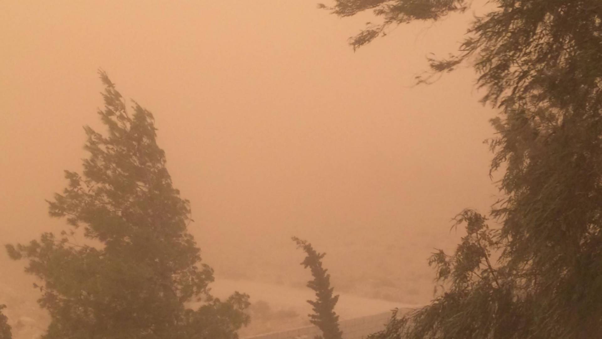 أجواء مغبرة في عمان