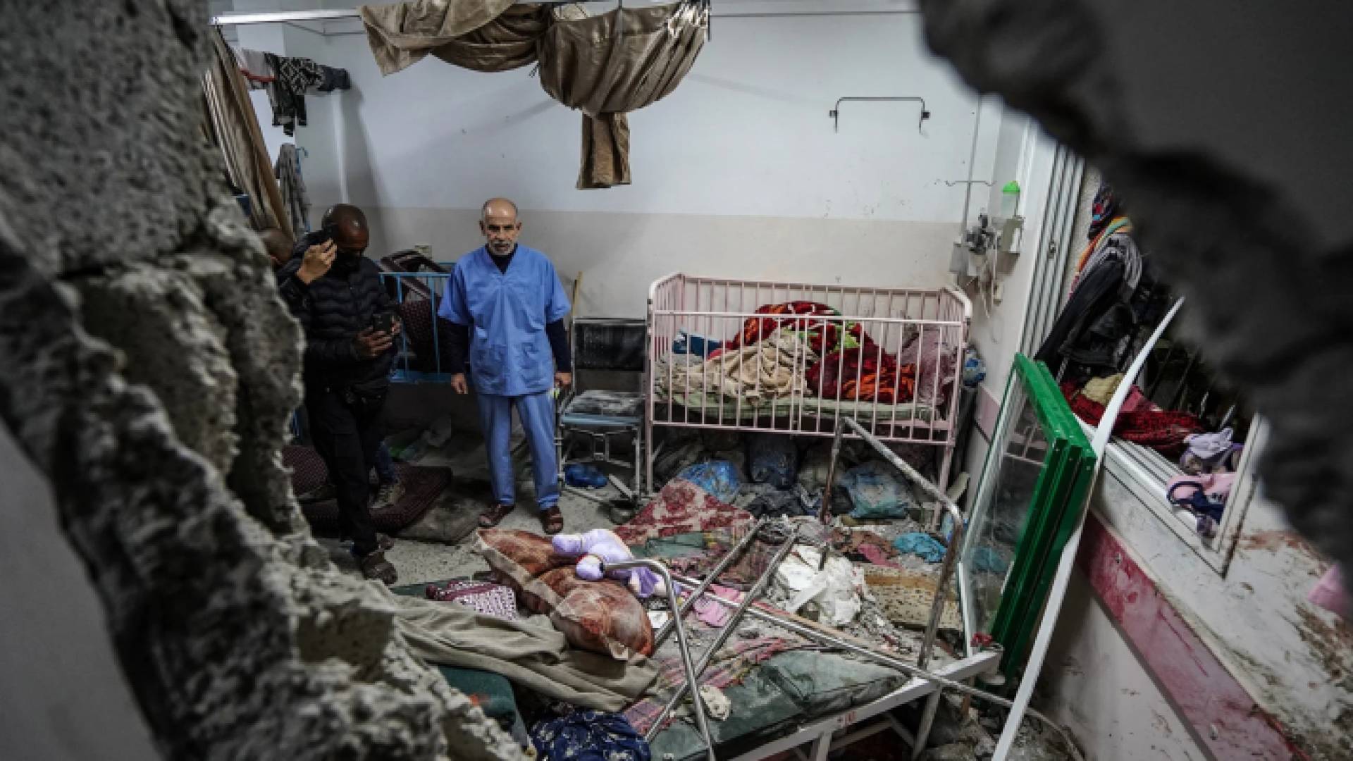 قوات الاحتلال تستهدف مستشفى ناصر الطبي بغزة