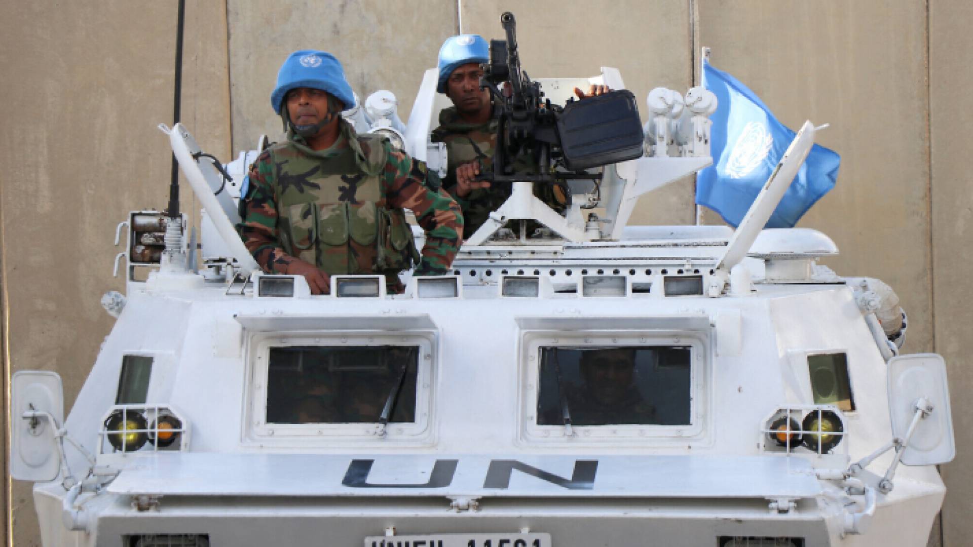 عناصر من قوات اليونيفيل على الحدود بين لبنان والأراضي الفلسطينية المحتلة