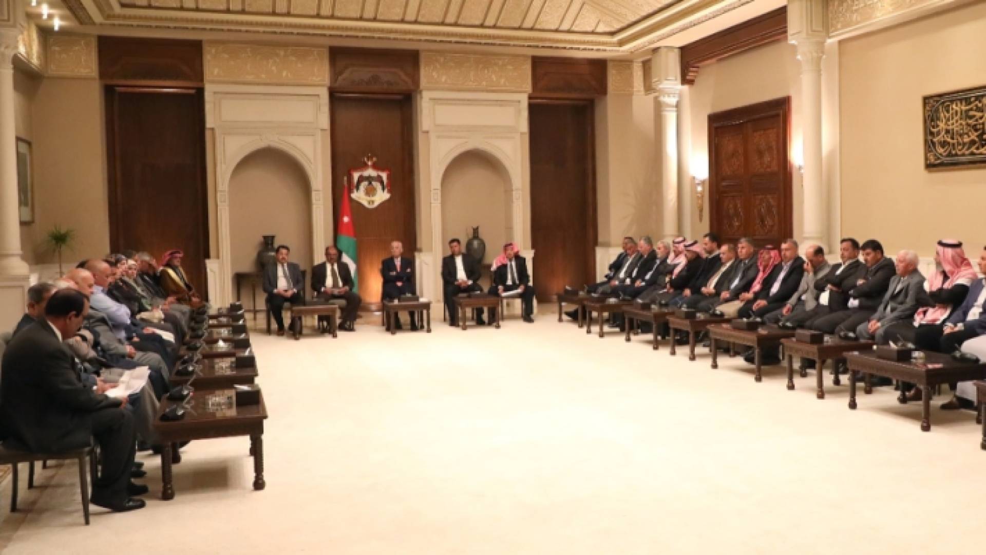 رئيس الديوان الملكي العيسوي خلال لقائه أبناء الباسلية