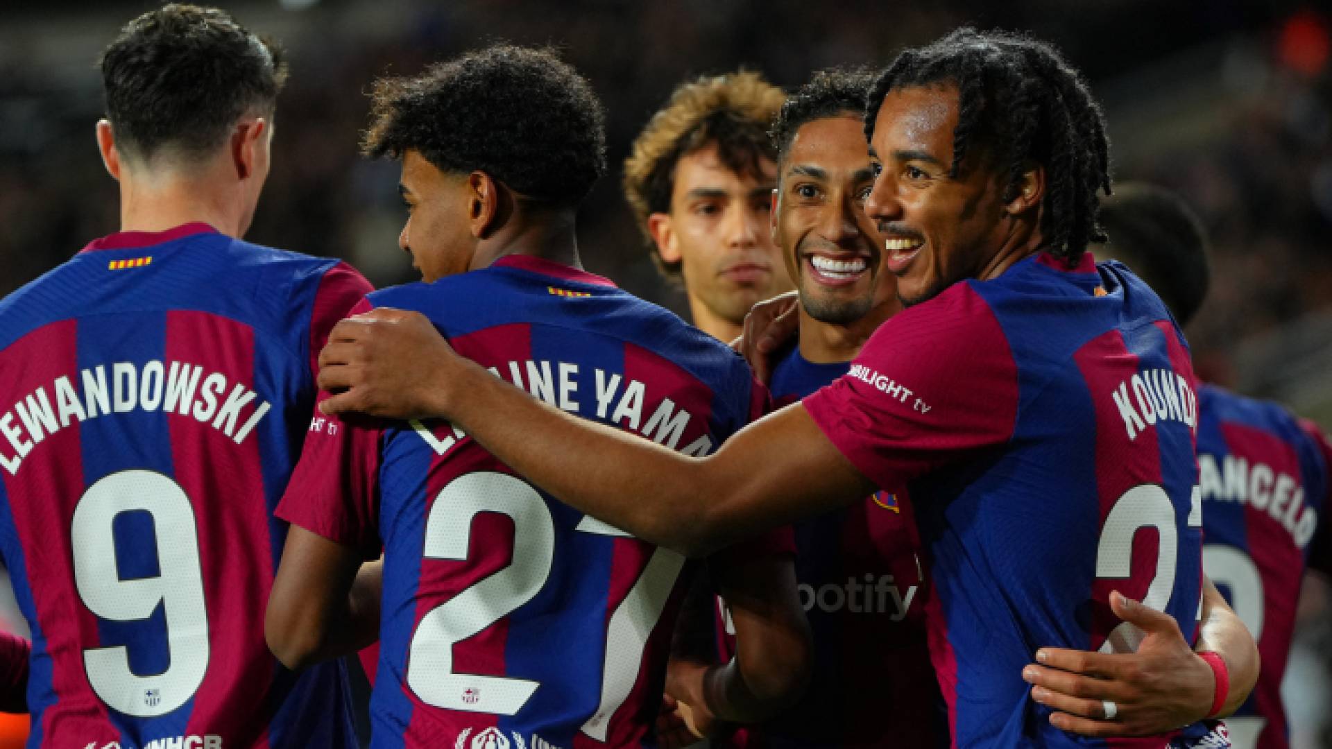 لاعبوا برشلونة