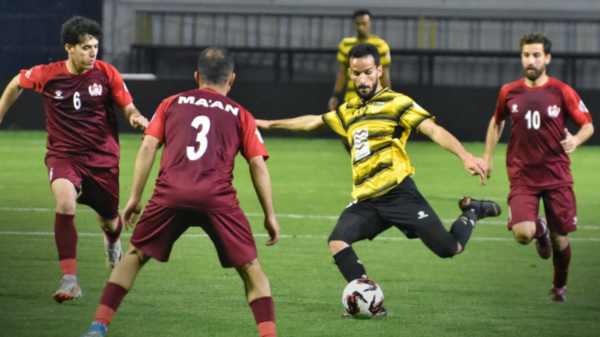 جانب من مباراة الحسين ومعان