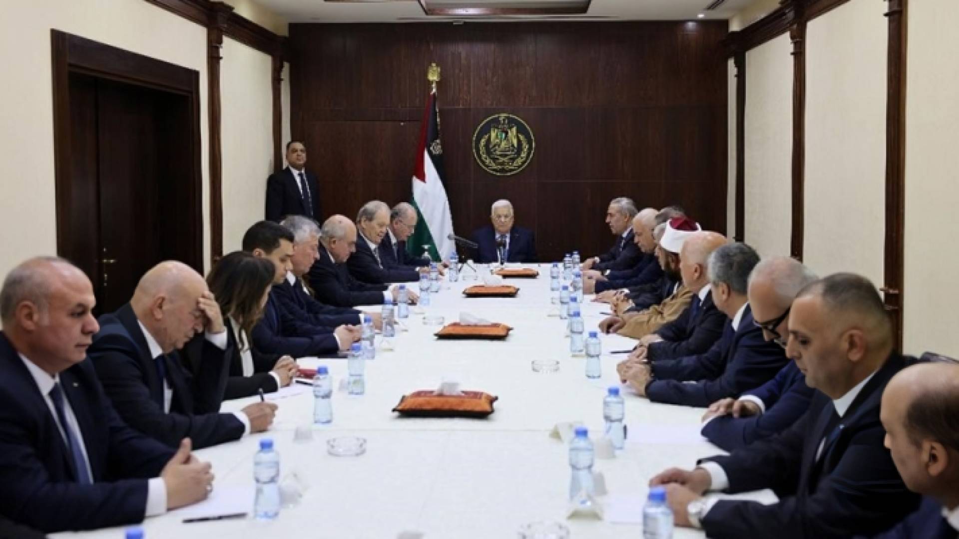 الرئيس الفلسطيني محمود عباس والحكومة الجديدة