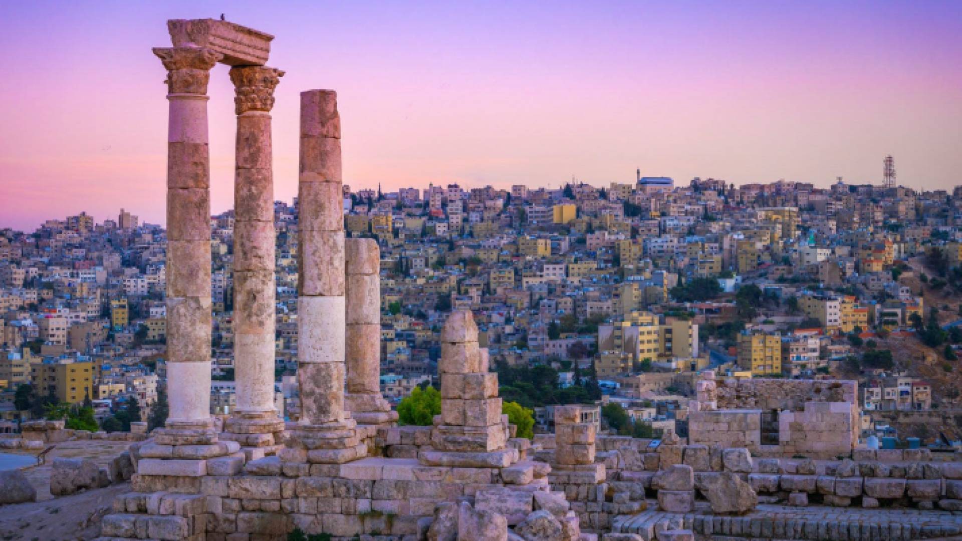 جانب من آثار جبل القلعة في العاصمة عمان