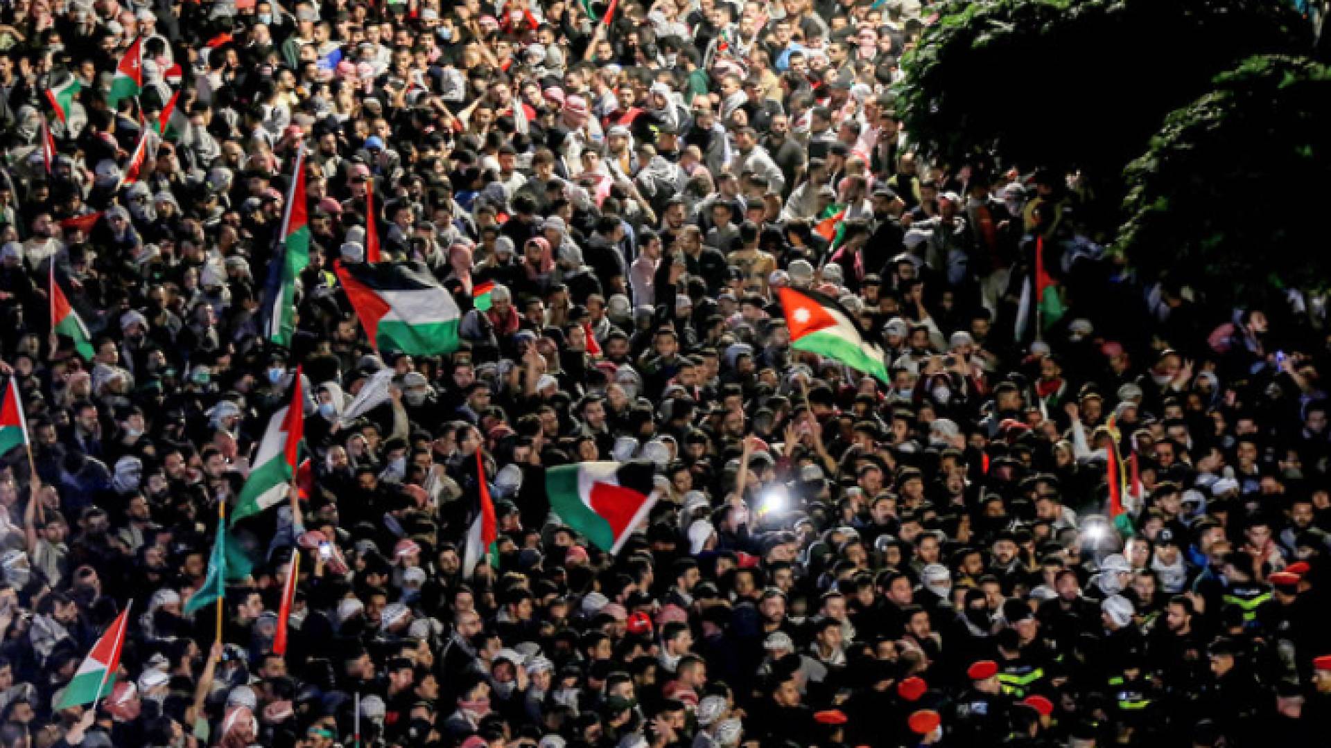 أردنيون يشاركون في مسيرات داعمة لغزة بالعاصمة عمان