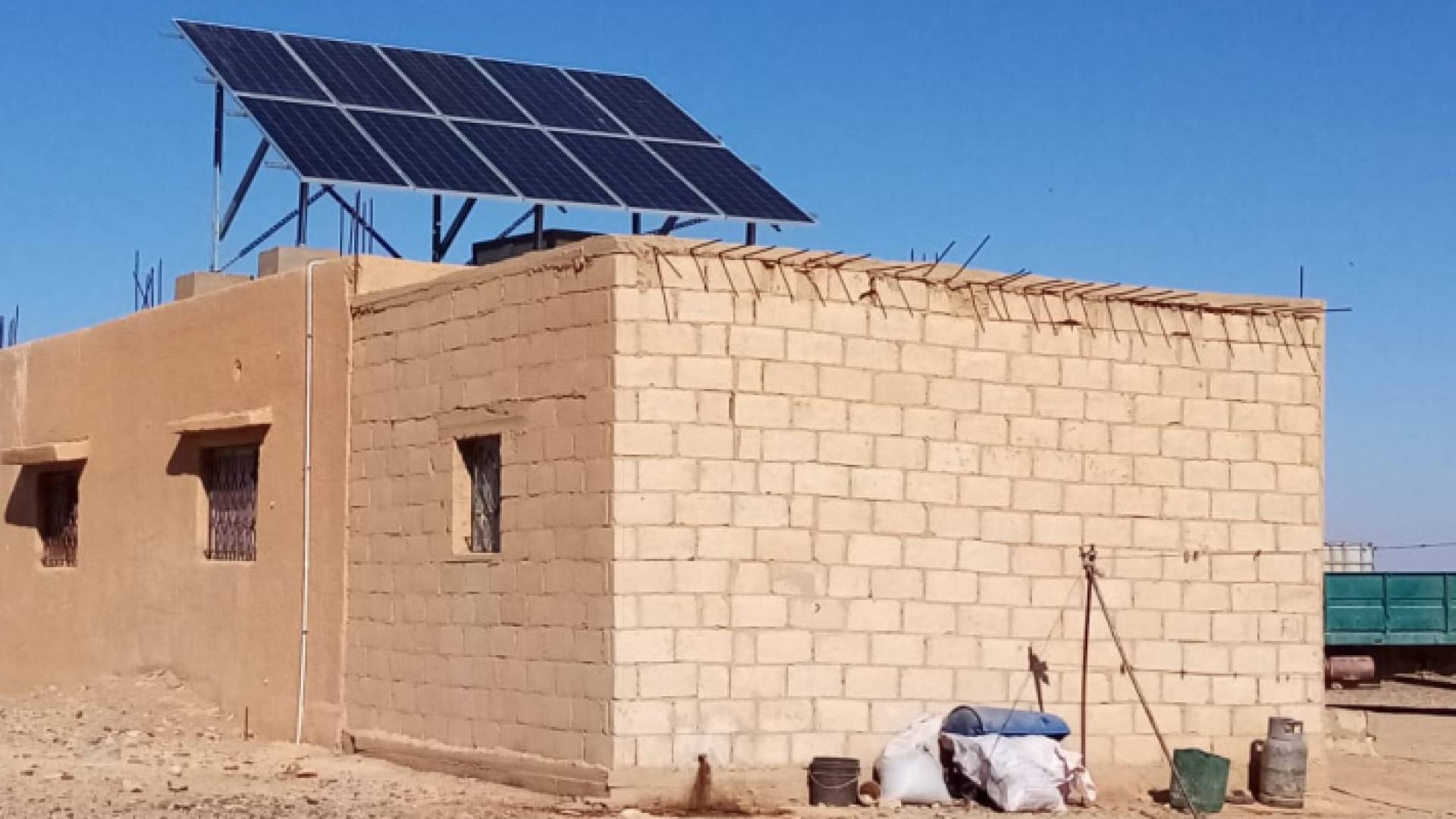 توصيل التيار الكهربائي على حساب فلس الريف