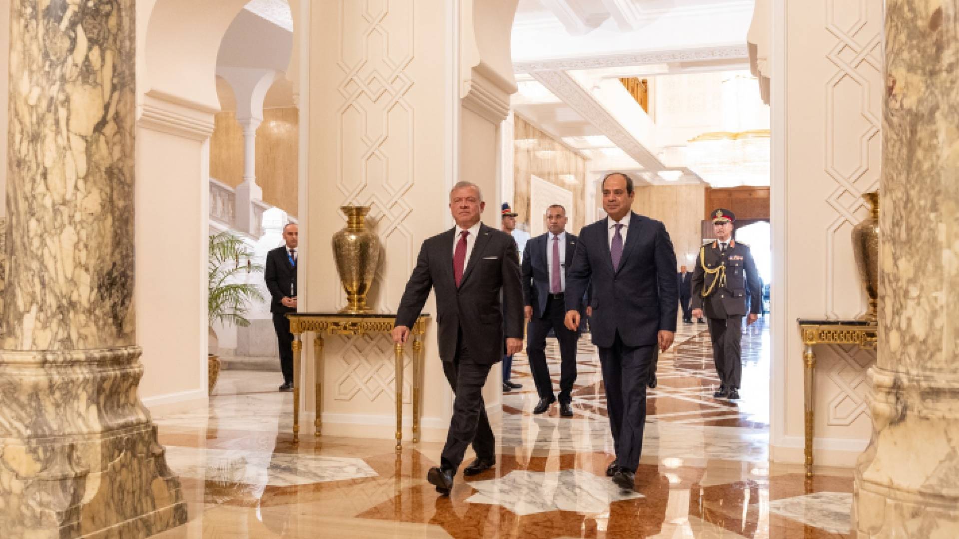 جلالة الملك عبد الله الثاني وولي العهد سمو الأمير الحسين بن عبد الله والرئيس المصري عبد الفتاح السيسي